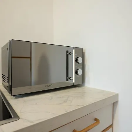 Apartment A 2-bedroom With A King-size Bed And A Balcony Is Located Just A 15-minute Walk From Stephansplatz. Wien