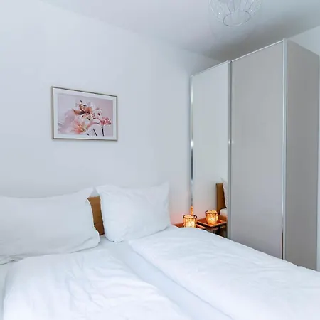 Modern With Tiny Garden Near Center Apartment