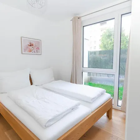 Modern With Tiny Garden Near Center Apartment Vienna