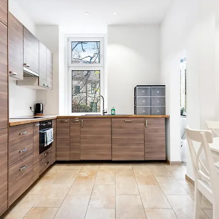 Nice Central City Room *