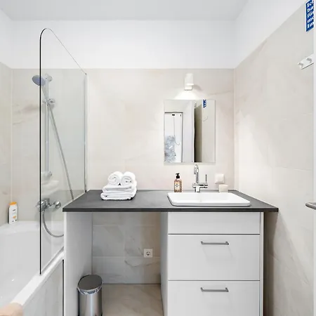 Ding Design In Brigittenau Apartment *