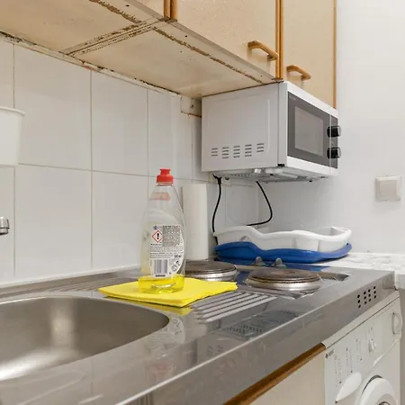 Pleasant 1br Aprt. Near The Danube & Millenium T.
