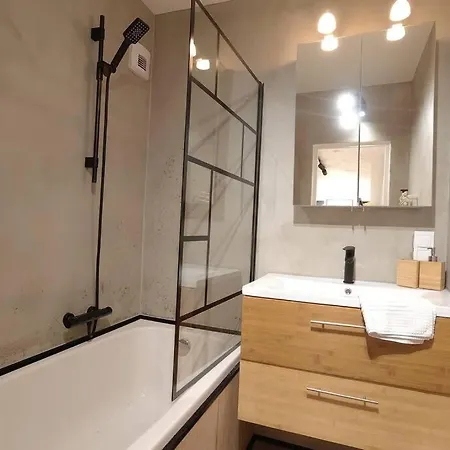 Bu Designer-apartment Next To Metro U1 Apartment *