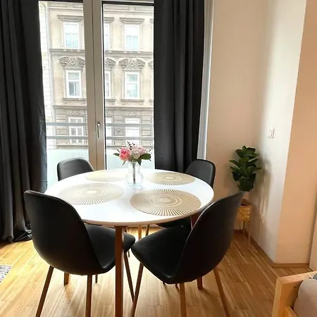 New I Stylish I Modern I Cozy Apartment *