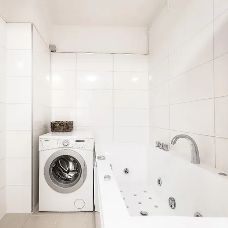 Brand-new 2bd Close To Shopping Street In Schonbrunn *