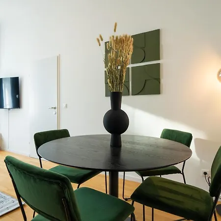Belvedere Castle View: Chic Apartment
