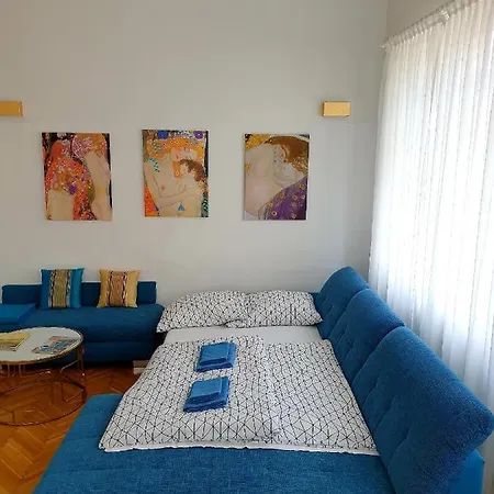 Sunny And Spacious Near Centre Apartment *