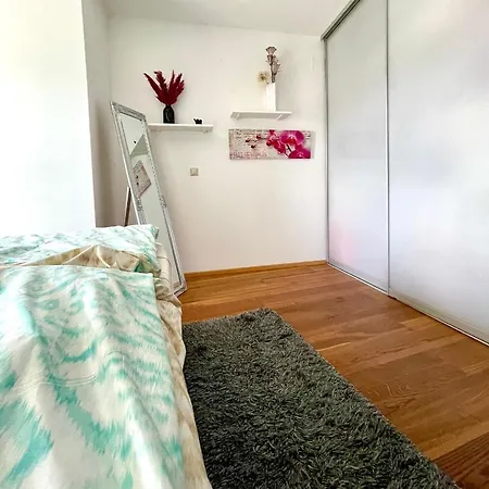 Una * Bécs