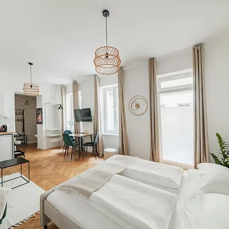 The 15's Apartment *
