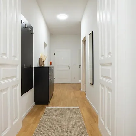 Aesthetic Newly Renovated Located Near Belvedere Castle, 15 Minutes From Stephansplatz 아파트