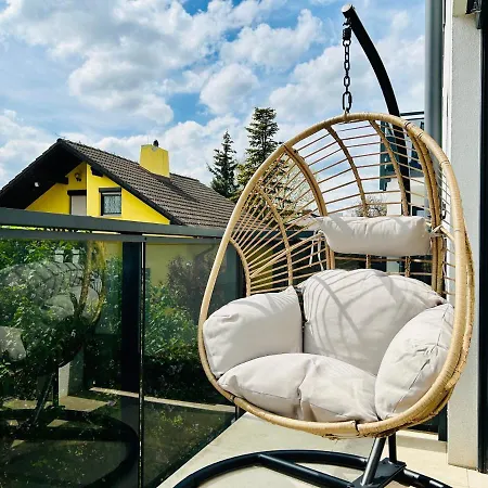 Modern - Free Parking - Balcony Apartment *