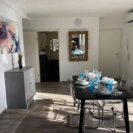 Dachgeschoss Fuer 4 Mit Terrasse Vídeň