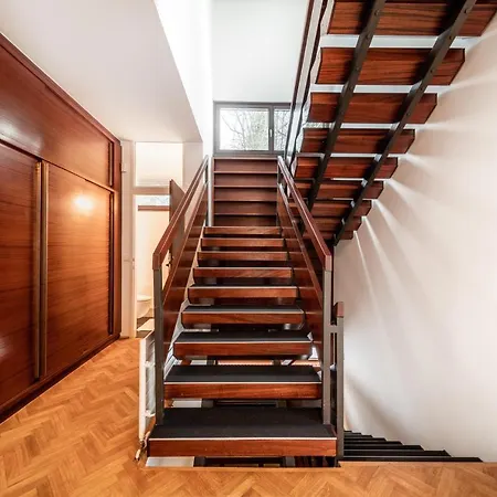 Porsche Mit Garten Und Garage In Bestlage Von Doebling In Apartment