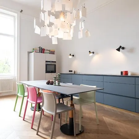 Apartment 2-bedroom With Private Library