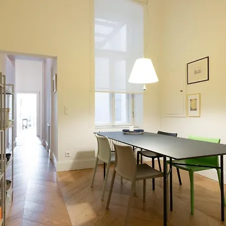 Stunning In Center Viena