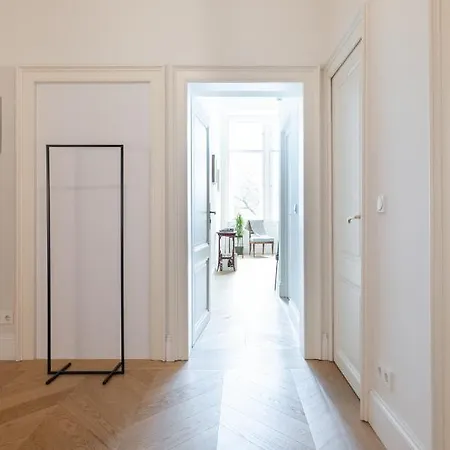 Stunning In Center Apartment *