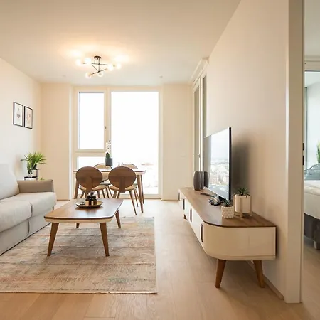 Posh On 22nd Floor + Loggia, Pool, Gym, Sauna