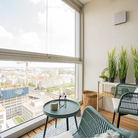 Posh On 22nd Floor + Loggia, Pool, Gym, Sauna