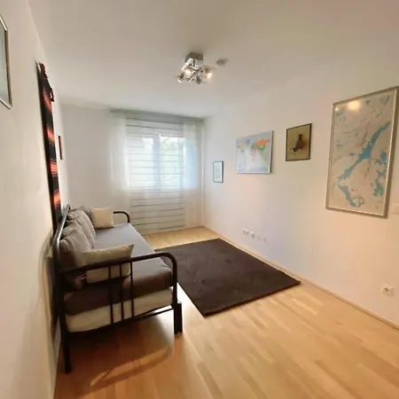 Near Lake Two Bedroom * Vienna
