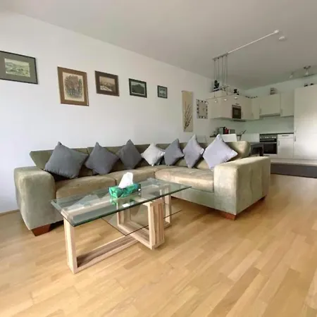 Apartment Near Lake Two Bedroom Vienna