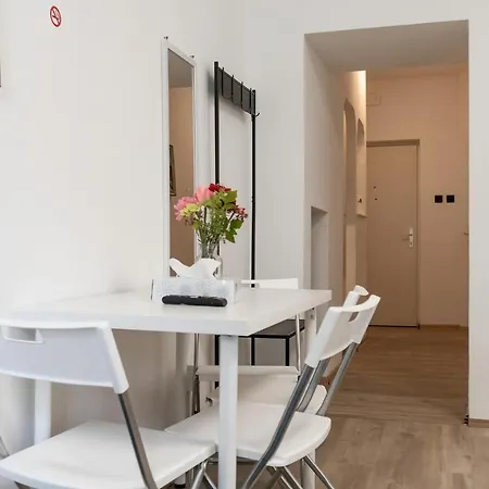 Apartment Spacious & Pleasent 2br Apt. Near Milenium Tower *