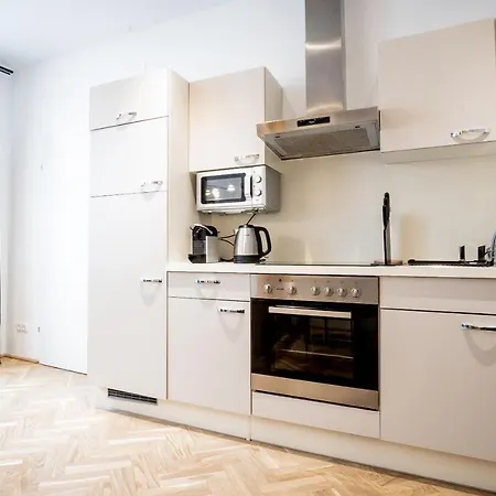 Comfortable, Balcony - Quick Access To Vienna's Old Centre Apartment