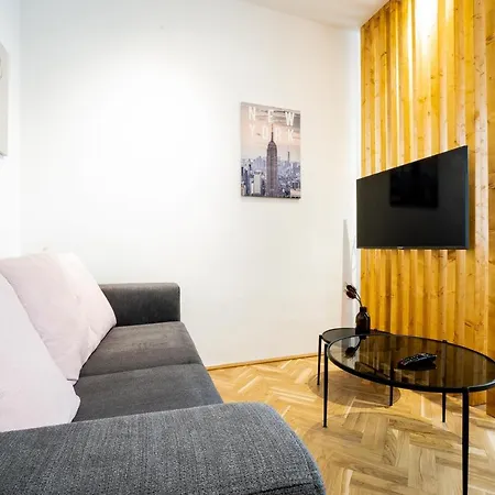 Comfortable, Balcony - Quick Access To Vienna's Old Centre Apartment