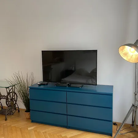 Cozy Near Center *