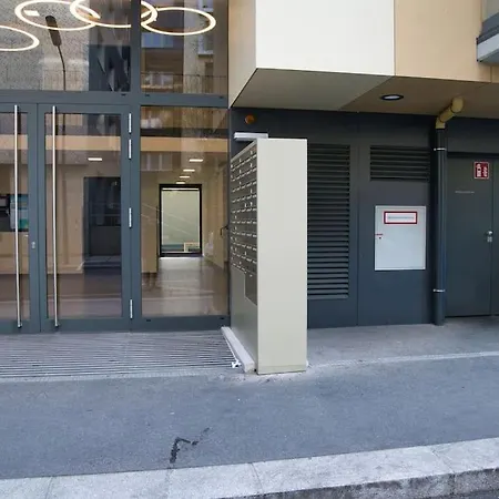 Modern Near Stadtpark Apartment *