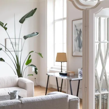 Apartment 2-bedroom With Private Library