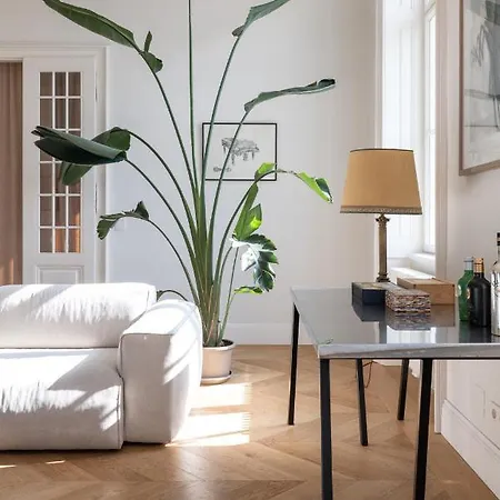Apartment 2-bedroom With Private Library