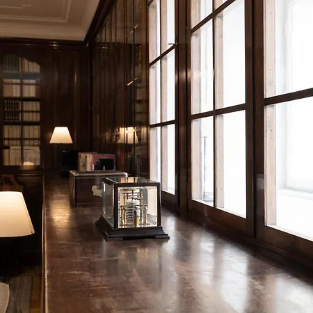 Apartment 2-bedroom With Private Library