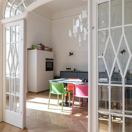 2-bedroom With Private Library Vienna