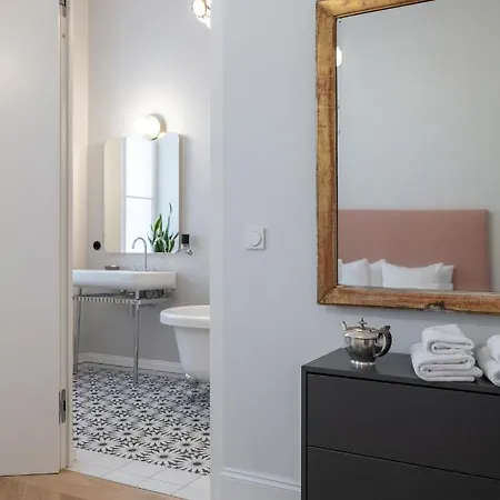 2-bedroom With Private Library Vienna