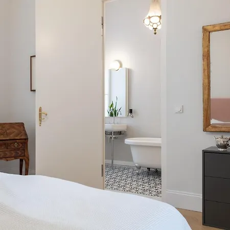 2-bedroom With Private Library Vienna