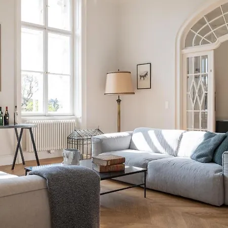 Apartment 2-bedroom With Private Library