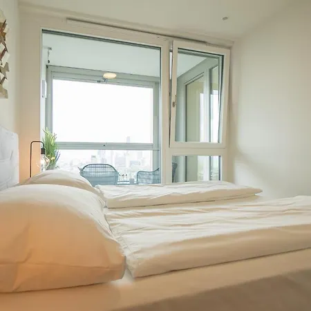 Posh On 22nd Floor + Loggia, Pool, Gym, Sauna Апартаменты *