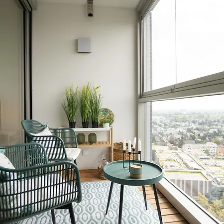 Posh On 22nd Floor + Loggia, Pool, Gym, Sauna Апартаменты Вена