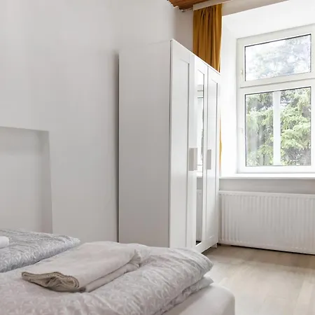 Apartment Spacious & Pleasent 2br Apt. Near Milenium Tower *
