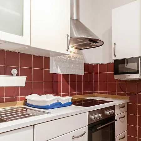 Apartment Spacious & Pleasent 2br Apt. Near Milenium Tower