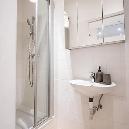 Apartment Comfortable, Balcony - Quick Access To Vienna's Old Centre *