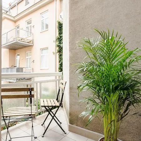 Comfortable, Balcony - Quick Access To Vienna's Old Centre Apartment *