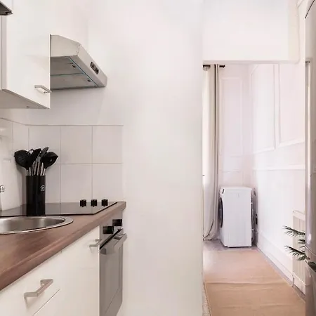 Apartment Designer Near Schoenbrunn