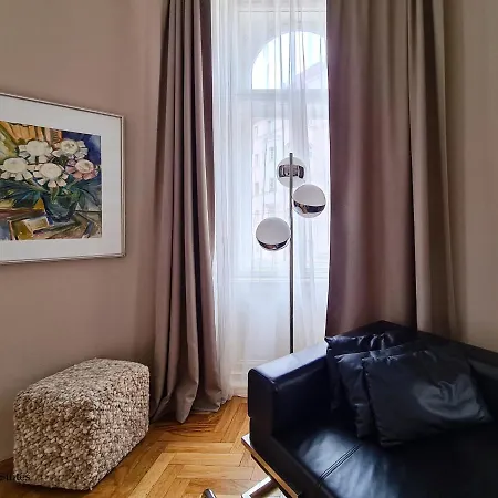 Cervantes 10 Apartment *