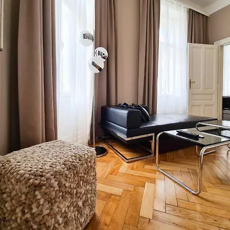 Cervantes 10 Apartment *