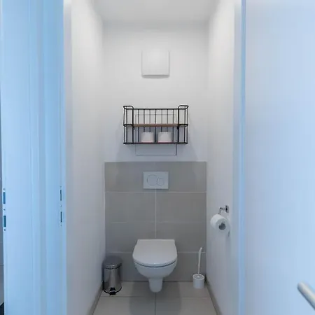 Modern With Big Balcony Near City Center Apartment Vienna