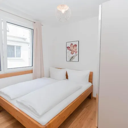 Apartment Modern With Big Balcony Near City Center