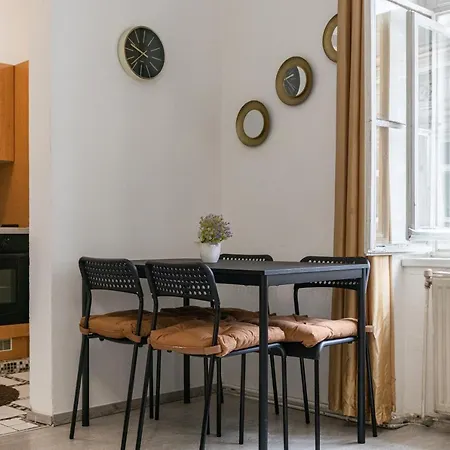 Stunning - Ideal For 3 People Apartment