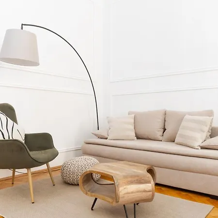 Designer Near Schoenbrunn * Vienna
