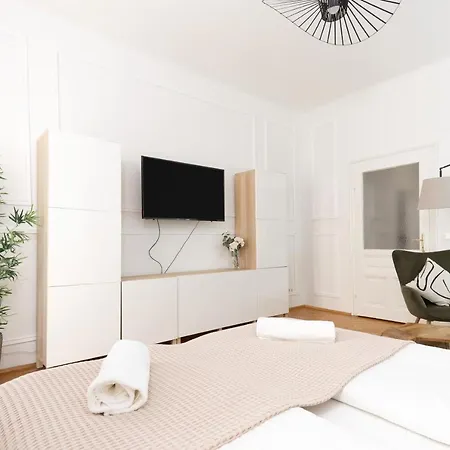 Apartment Designer Near Schoenbrunn *